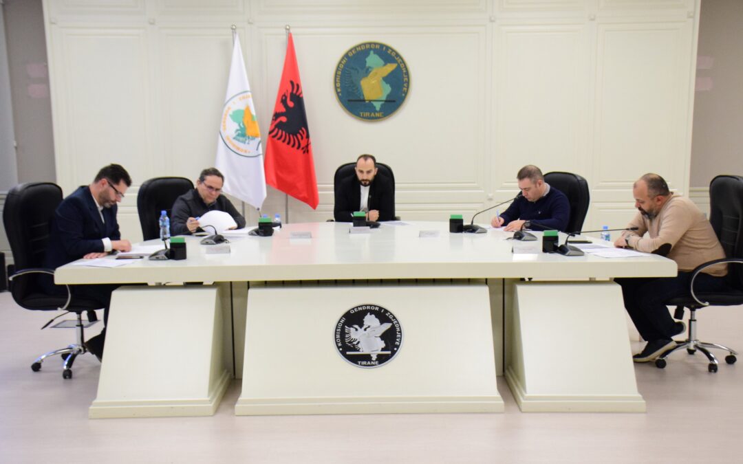 Shkeljet në fushatën e zgjedhjeve të pjesshme të 6 Marsit – KAS i vendos sanksion asministrativ Drejtorit të Përgjithshëm të AKMC